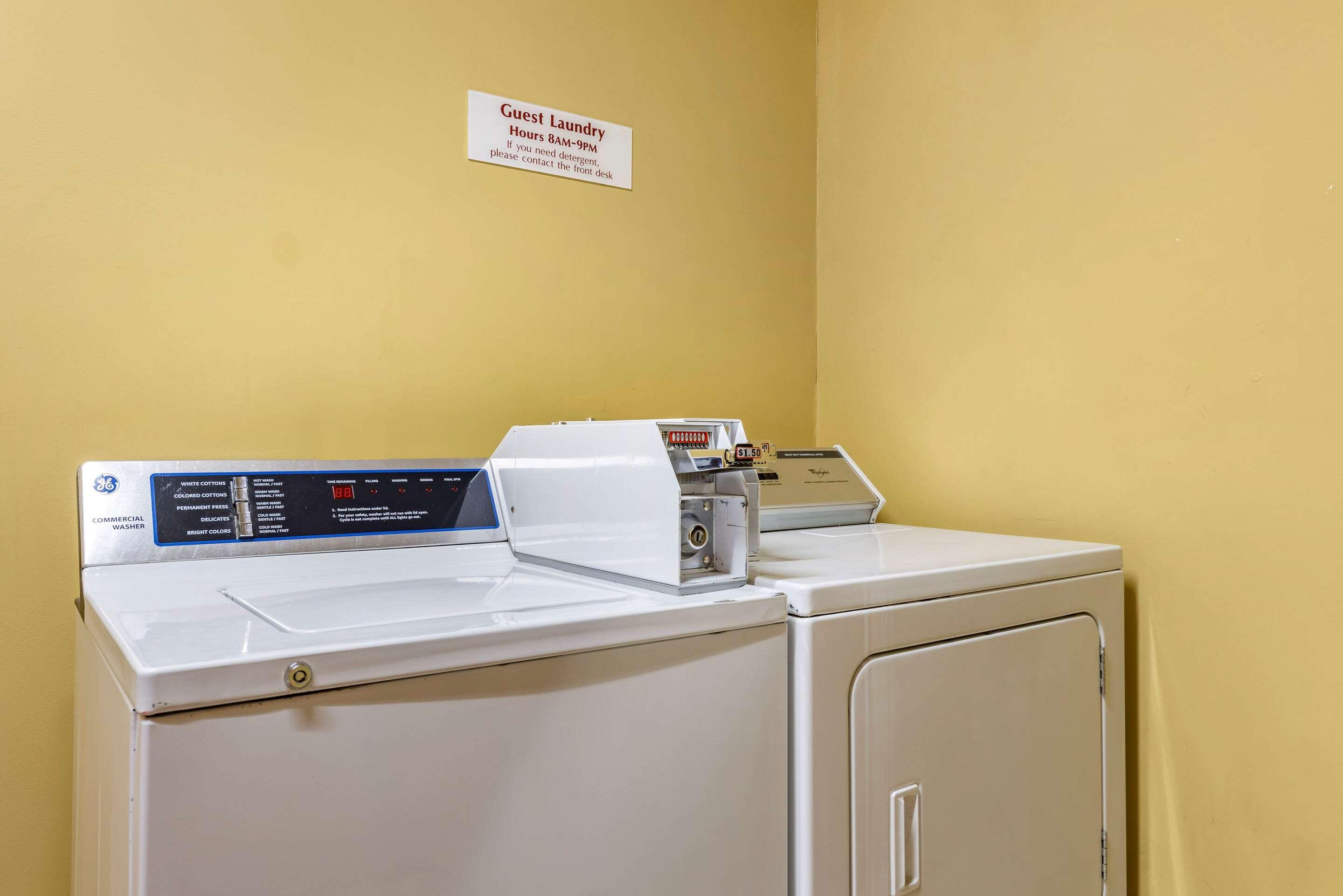 Econo Lodge Louisville Airport Екстер'єр фото