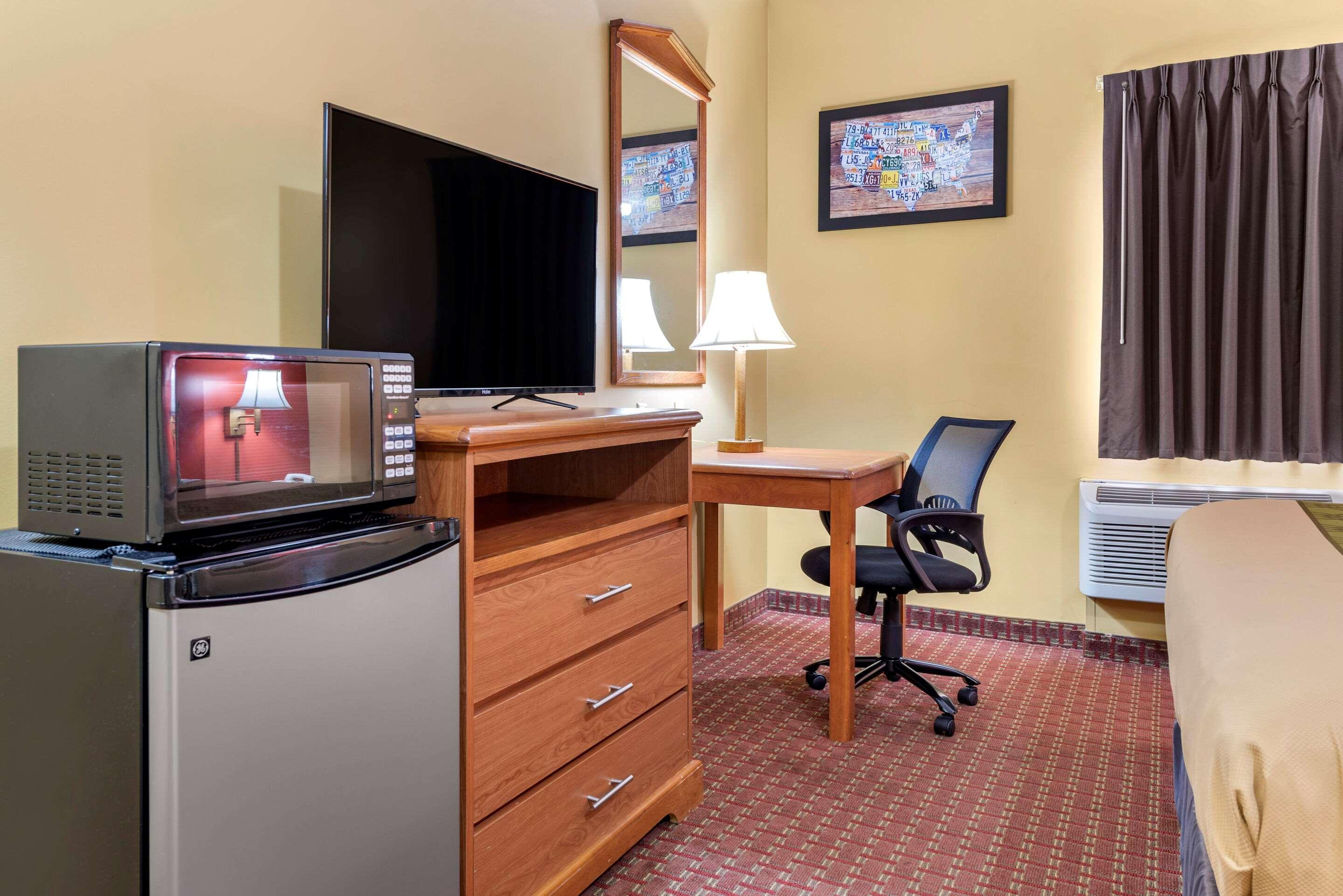 Econo Lodge Louisville Airport Екстер'єр фото