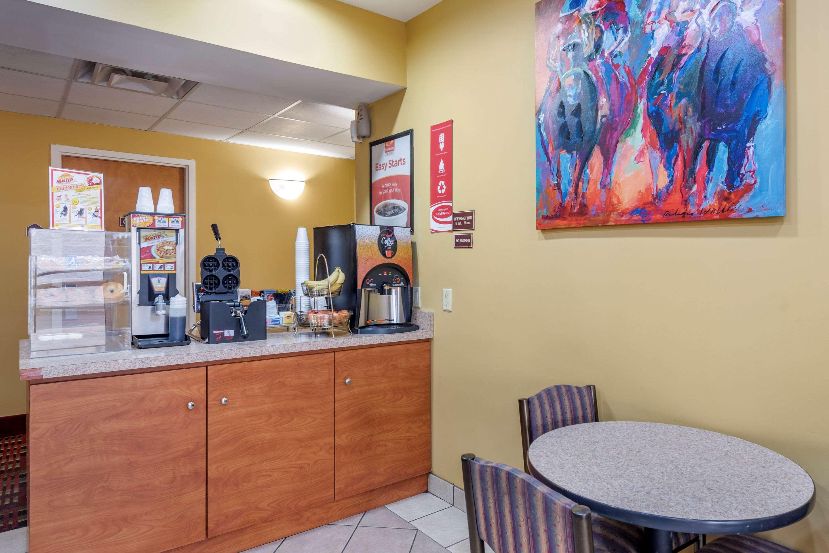 Econo Lodge Louisville Airport Екстер'єр фото